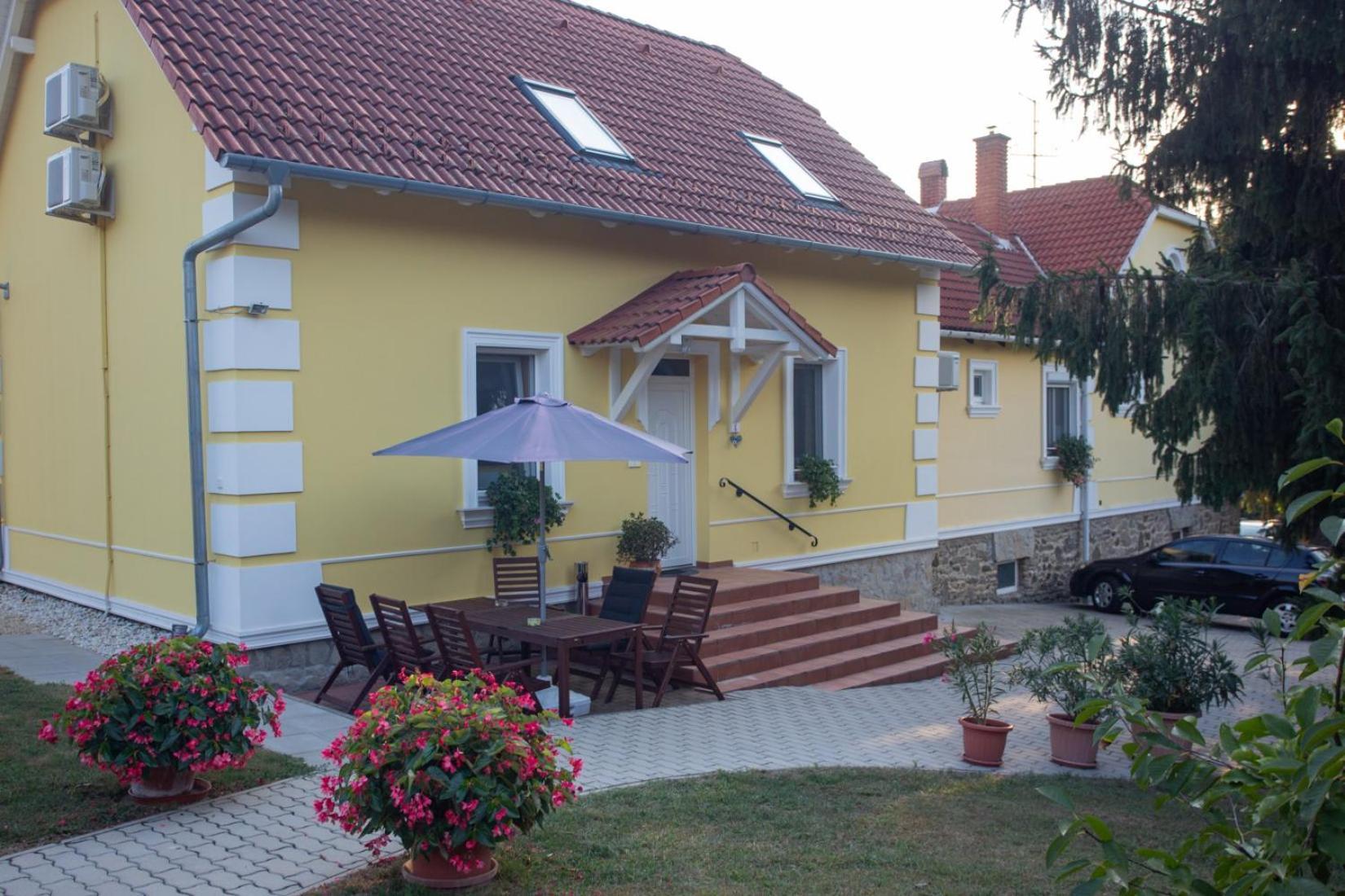 Kondics Apartmanház Sárvár Exterior foto