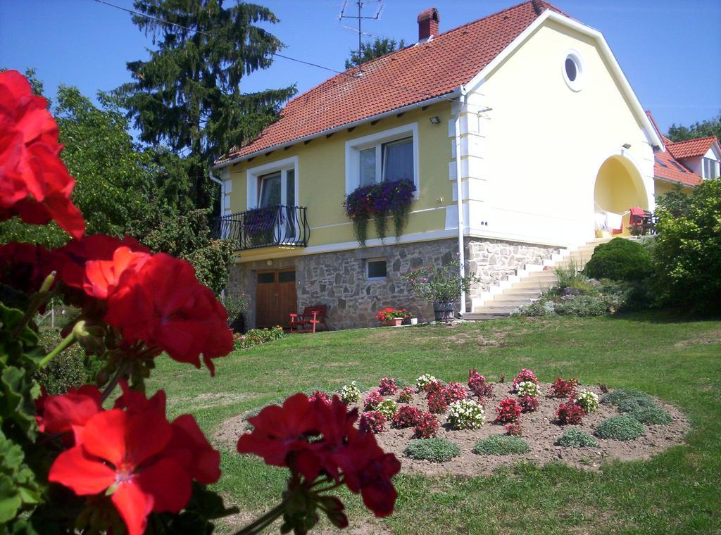 Kondics Apartmanház Sárvár Exterior foto