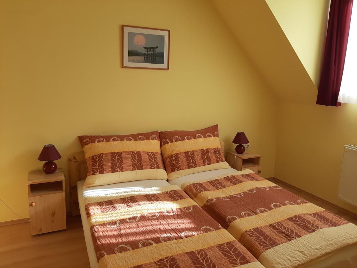 Kondics Apartmanház Sárvár Exterior foto