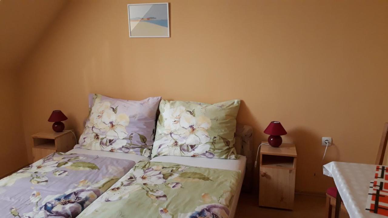 Kondics Apartmanház Sárvár Exterior foto